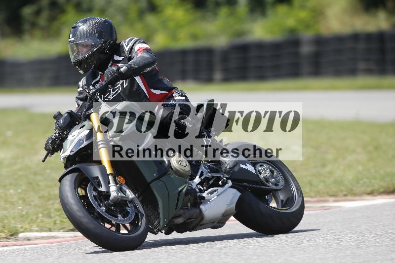/27 12.06.2025 Ducati Schweiz Trackday Warmup  ADR/gruen-vert/28